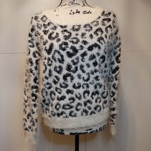 Mudd Leopard Eyelash Knit Sweater XS Oversized Cozy Soft Animal Print Pullover